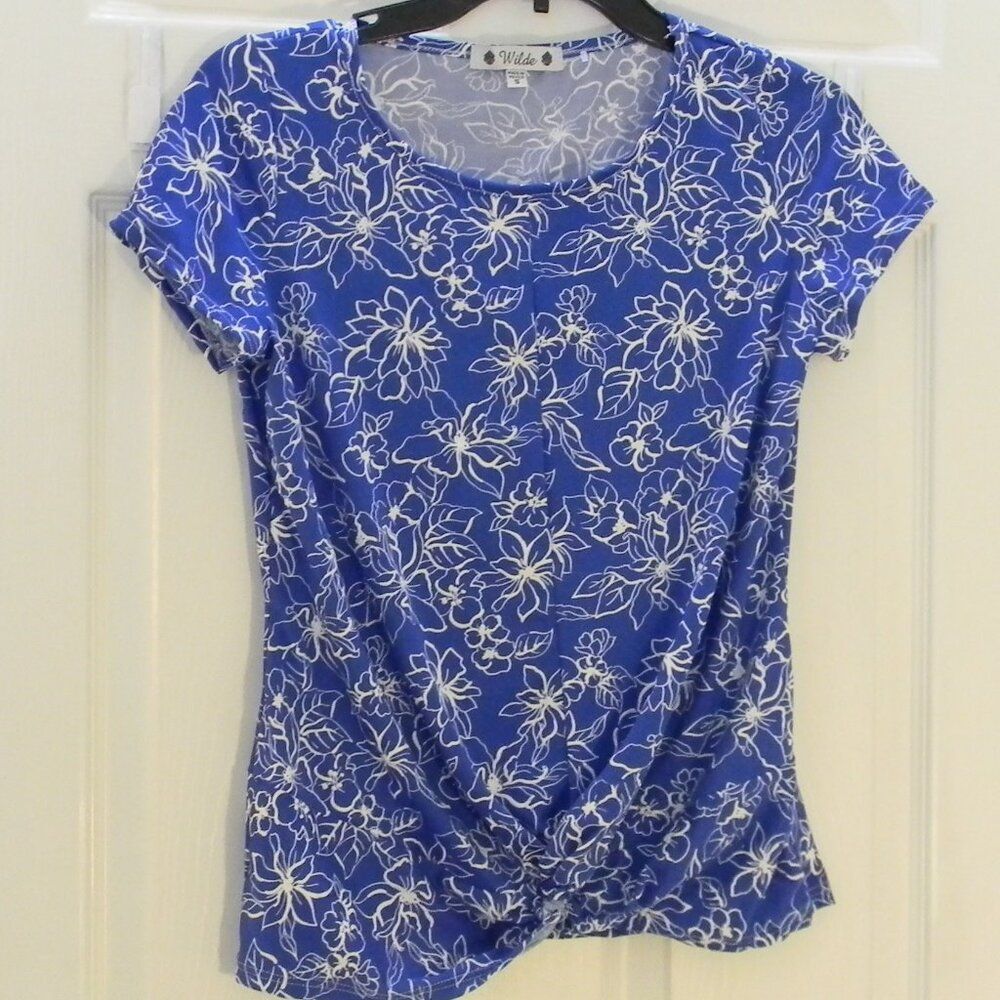 Wilde Blue Careerwear Top Floral Pattern NWOT